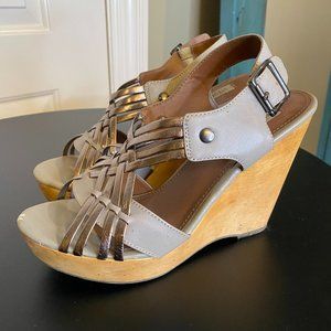 Steve Madden Wedge Size 9
